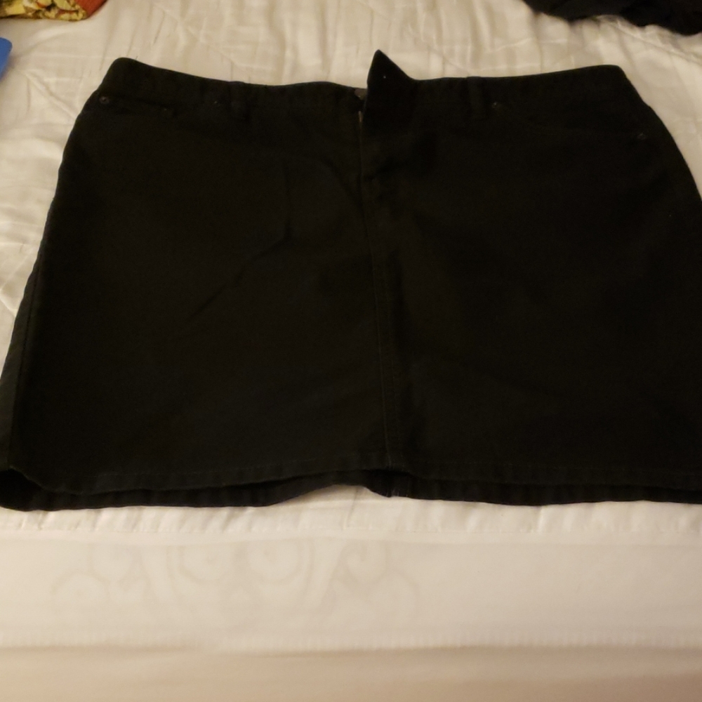 Gap skirt